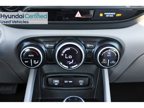 Certified 2025 Hyundai Venue SEL image 27