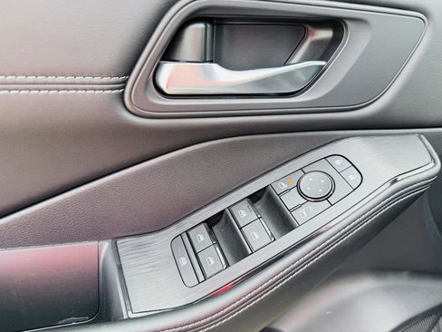 Used 2023 Nissan Rogue SV w/ SV Premium B Package image 15