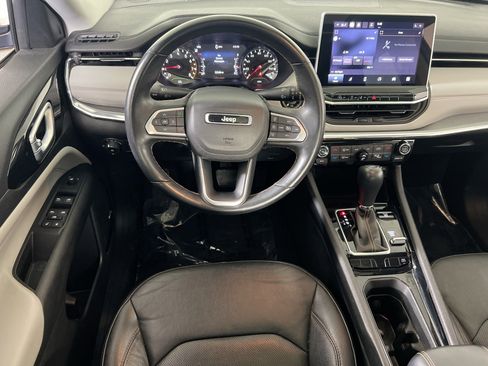 Used 2022 Jeep Compass Limited w/ Sun and Sound Group image 23