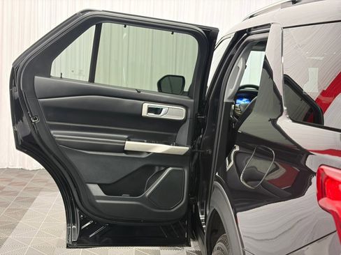 Used 2024 Ford Explorer Limited AWD/4WD image 13