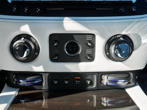 Used 2020 Rolls-Royce Wraith RWD image 66