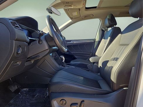 Used 2023 Volkswagen Tiguan SE image 22