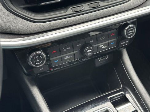 Used 2022 Jeep Compass Latitude w/ Convenience Group image 28