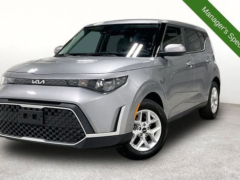 Used 2025 Kia Soul LX w/ LX Technology Package FWD image 14