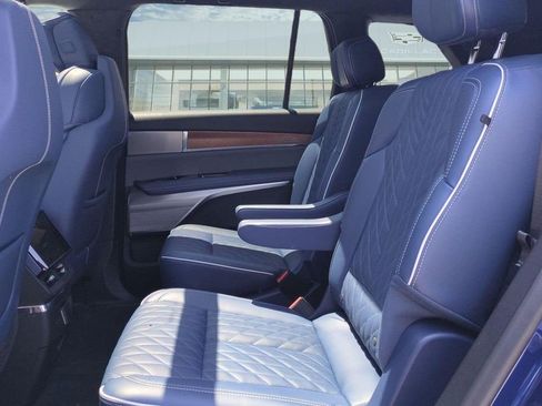 Certified 2026 Cadillac Vistiq Premium Luxury AWD/4WD image 14