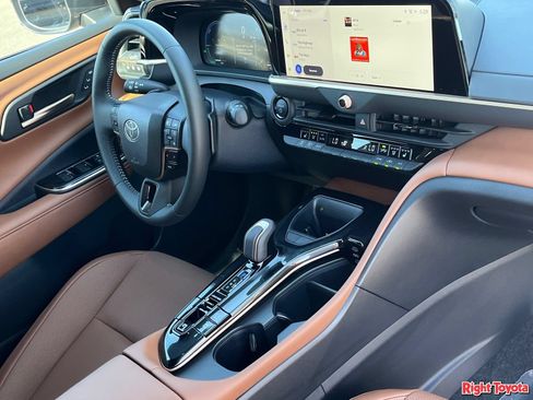 Certified 2026 Toyota Crown Signia AWD/4WD image 13