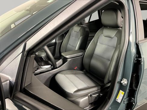 Used 2025 Chevrolet Trax LT w/ Driver Confidence Package FWD image 21