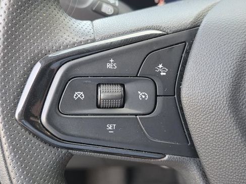 Used 2024 Chevrolet Trax LT FWD image 24