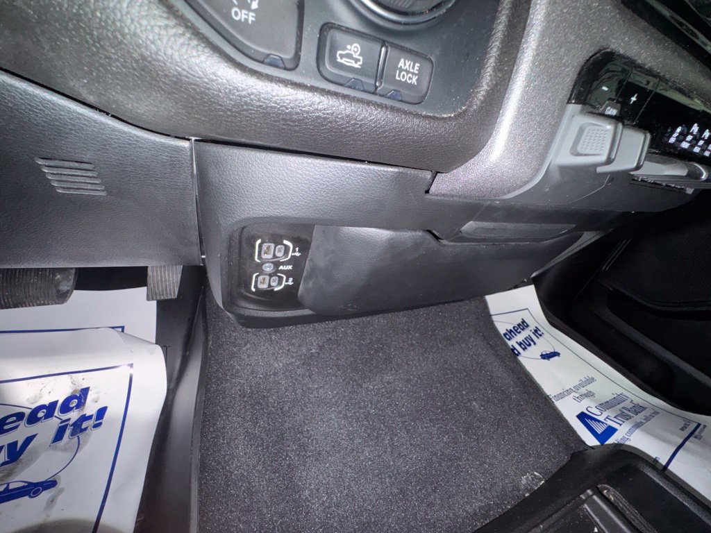 Used 2025 RAM 1500 Warlock AWD/4WD image 21