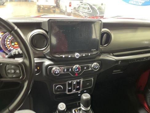 Used 2018 Jeep Wrangler Unlimited Sport S AWD/4WD image 30