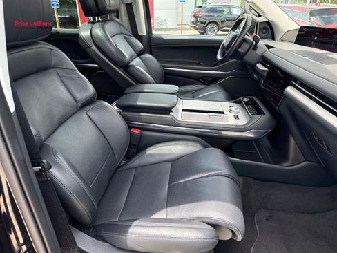 Used 2025 Lincoln Navigator Reserve AWD/4WD image 12