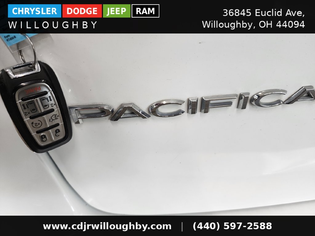 Used 2023 Chrysler Pacifica Touring-L FWD image 44