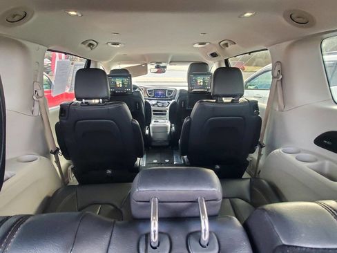 Used 2017 Chrysler Pacifica Touring-L Plus w/ Advanced Safetytec Group image 13