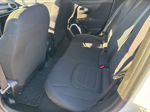 Used 2019 Jeep Renegade Latitude w/ Cold Weather Group image 7