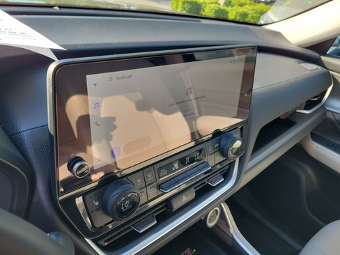 Certified 2025 Toyota Grand Highlander FWD image 32