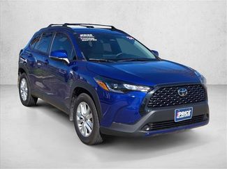 Used 2024 Toyota Corolla Cross LE video 3