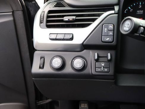 Used 2019 Chevrolet Tahoe Premier AWD/4WD image 32