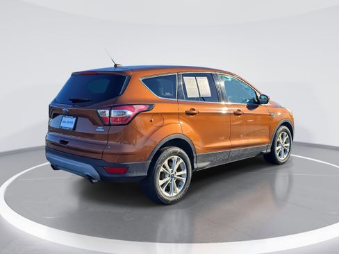 Used 2017 Ford Escape SE image 3