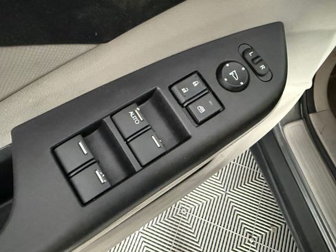 Used 2014 Honda CR-V LX image 11