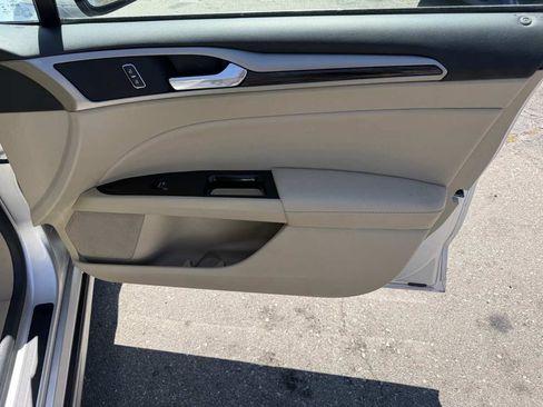 Used 2014 Ford Fusion SE w/ Equipment Group 202A FWD image 26