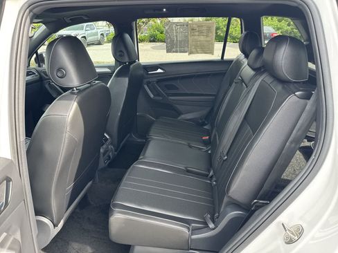 Certified 2023 Volkswagen Tiguan SE R-Line FWD image 26