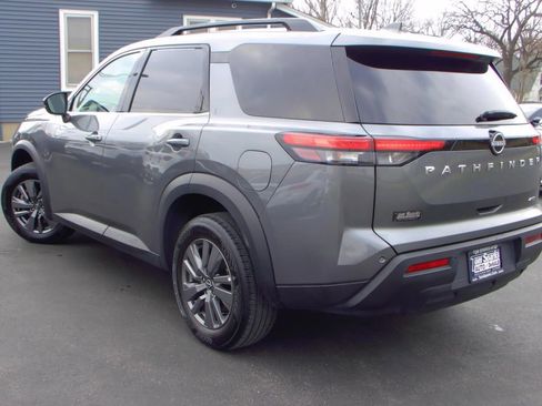 Used 2025 Nissan Pathfinder SV AWD/4WD image 3