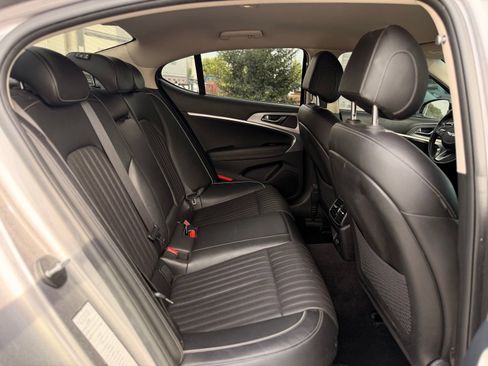 Used 2022 Genesis G70 3.3T RWD image 18
