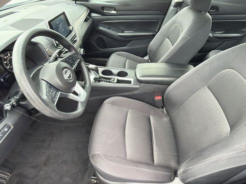 Used 2025 Nissan Altima 2.5 SV FWD image 5