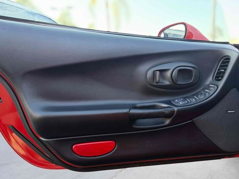Used 2000 Chevrolet Corvette Coupe w/ Memory Pkg RWD image 15