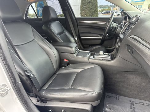 Used 2021 Chrysler 300 Touring L RWD image 12
