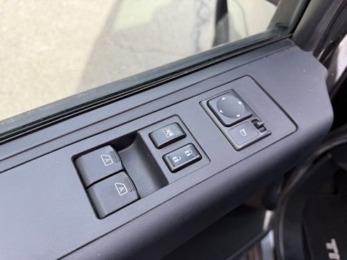 Used 2013 Nissan Titan SV w/ SV Value Truck Pkg image 16