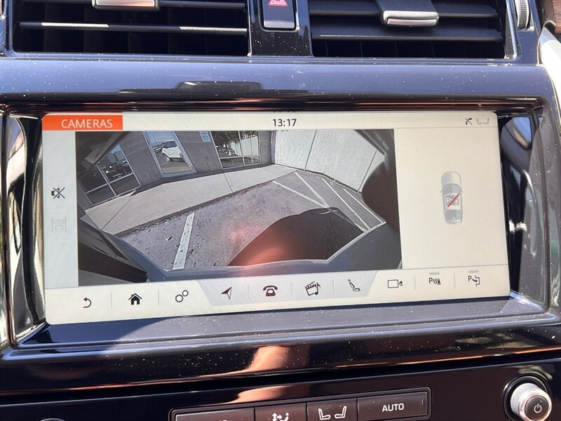 Used 2019 Land Rover Discovery HSE AWD/4WD image 37