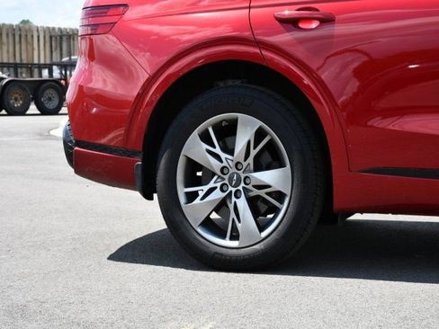 Used 2025 Genesis GV70 3.5T Sport AWD/4WD image 10