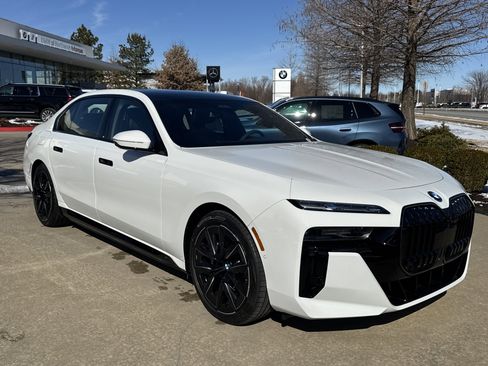 New 2026 BMW 750e xDrive w/ Executive Package image 6