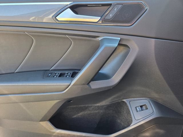 Used 2024 Volkswagen Tiguan SE R-Line w/ MDO Package, Three-Row FWD image 33
