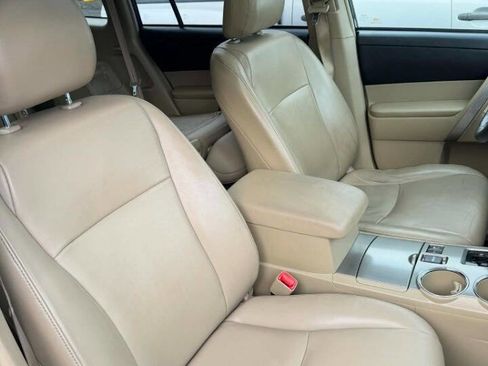 Used 2012 Toyota Highlander 4WD image 10