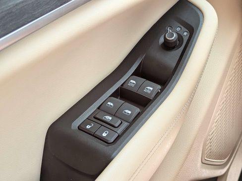 Used 2024 Jeep Grand Cherokee Limited w/ Black Appearance Package RWD image 25