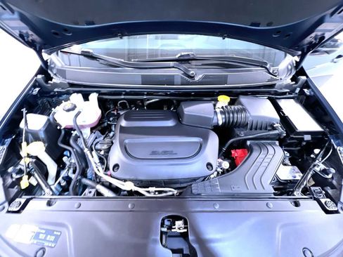 Used 2025 Chrysler Pacifica Limited FWD image 11