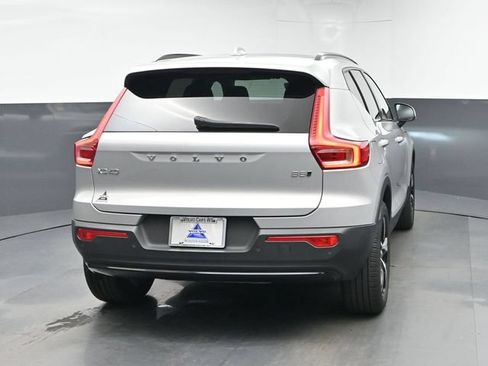 Used 2024 Volvo XC40 B5 Core AWD/4WD image 8