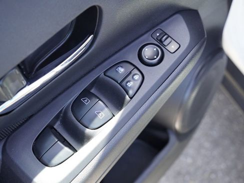 Used 2024 Nissan Kicks SV FWD image 9