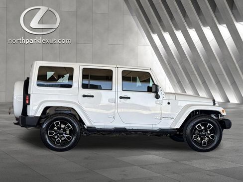 Used 2018 Jeep Wrangler Unlimited Sahara AWD/4WD image 4