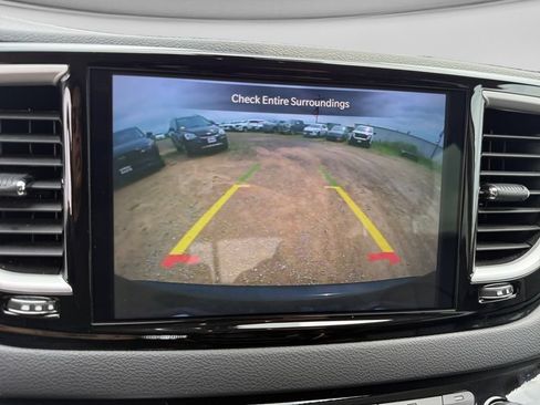 Used 2024 Chrysler Pacifica Touring-L FWD image 29