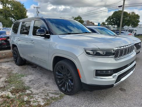 Used 2023 Jeep Grand Wagoneer Base image 2