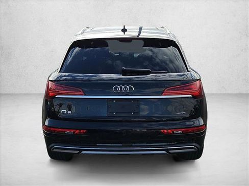 Used 2023 Audi Q5 Premium w/ Convenience Package image 7