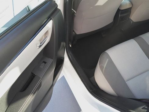 Used 2019 Toyota Corolla LE image 14