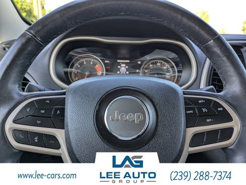Used 2017 Jeep Cherokee Limited AWD/4WD image 23