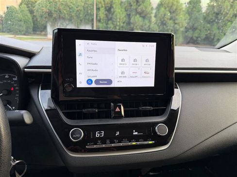 Used 2025 Toyota Corolla LE FWD image 33