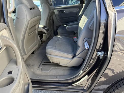 Used 2017 Chevrolet Traverse LT w/ Style and Technology Package image 17