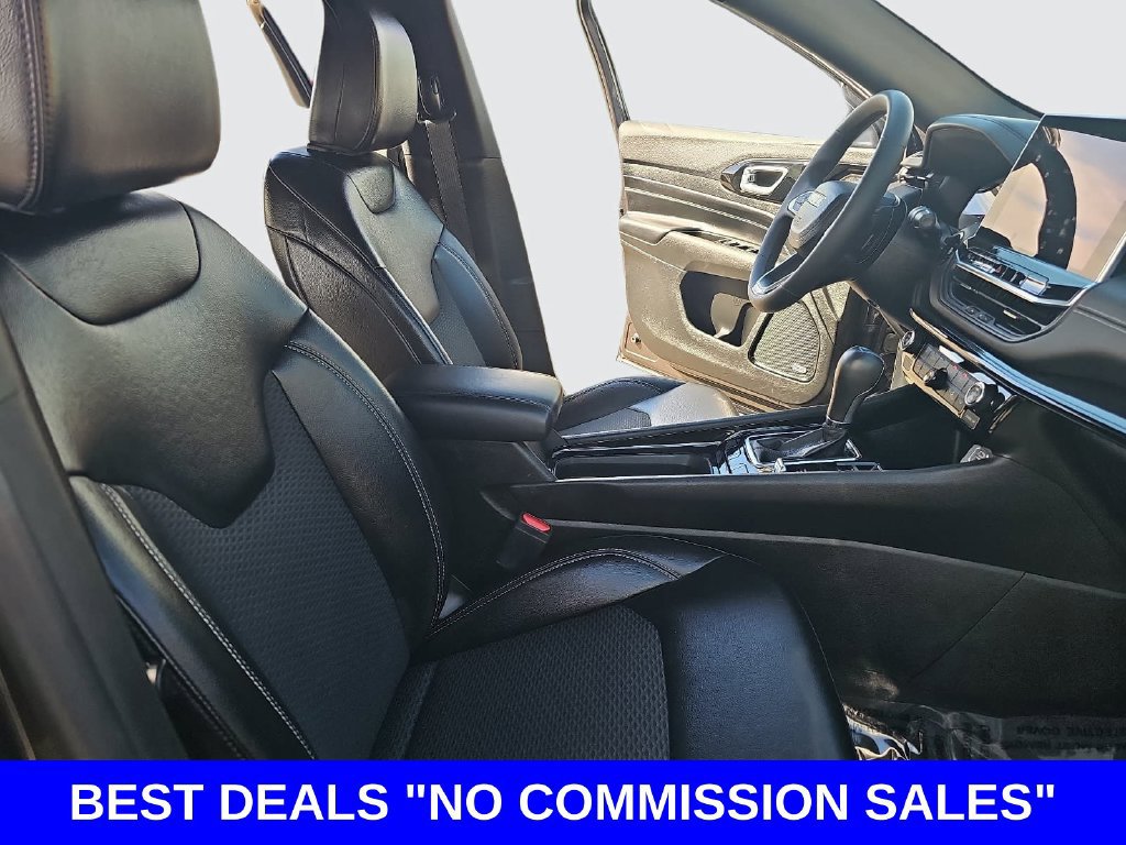 Used 2023 Jeep Compass Latitude w/ Sun and Sound Group AWD/4WD image 10