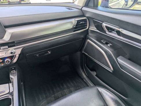 Used 2023 Kia Telluride S w/ S Sunroof Package FWD image 16